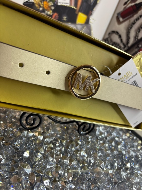 Michael Kors Ivory Leather Logo Belt - Picture 3 of 5